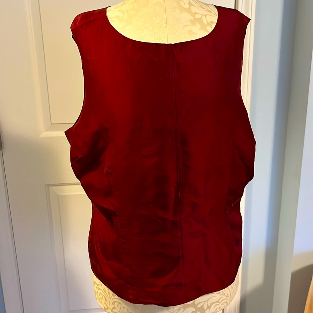 Laura Leigh Ltd. Collections sz 12 100% silk sleeveless top w/ zipper in the bak